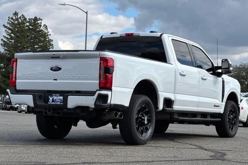2023 Ford F-350 LARIAT SUPER DUTY