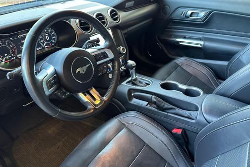 2022 Ford Mustang ECOBOOST PREMIUM