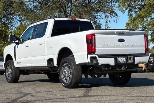 2023 Ford F-350 LARIAT SUPER DUTY