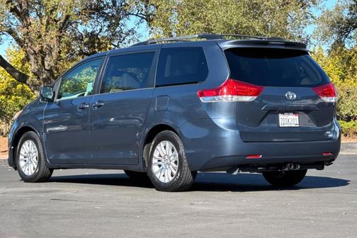 Shoreline Blue Pearl 2014 Toyota Sienna XLE