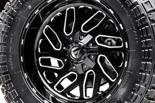 Photo 4 of 32 of 2021 Chevrolet Silverado 1500 High Country