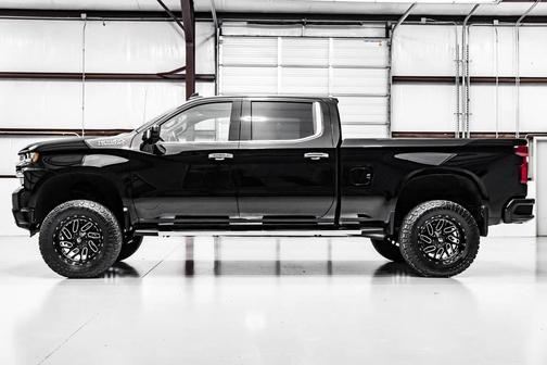 Photo 2 of 32 of 2021 Chevrolet Silverado 1500 High Country