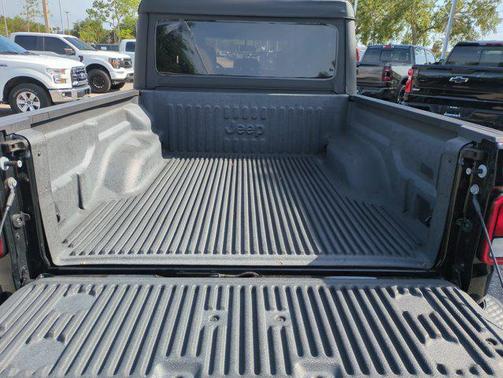 2022 Jeep Gladiator Sport