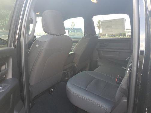 2026 RAM 2500 Tradesman Crew Cab 4x4 6'4' Box