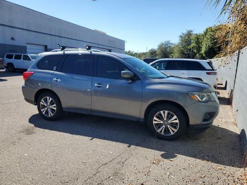 2020 Nissan Pathfinder SV
