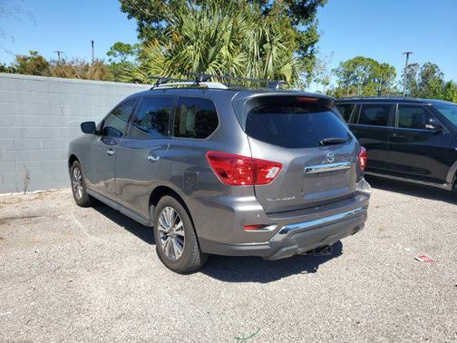 2020 Nissan Pathfinder SV