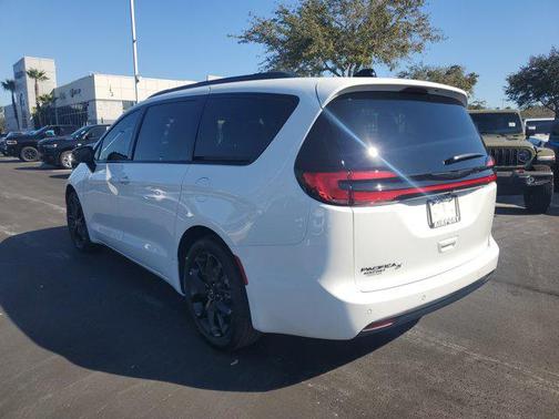 2026 Chrysler Pacifica L