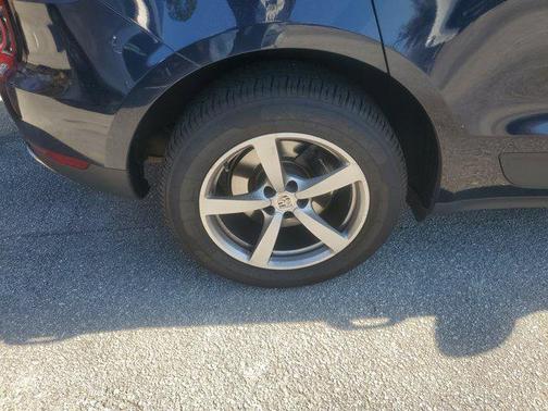 2021 Porsche Macan Base