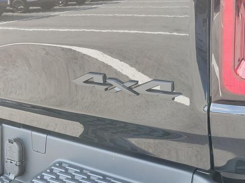 Diamond Black Crystal Pearlcoat 2027 RAM 1500 Big Horn/Lone Star