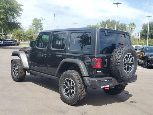 Black Clearcoat 2026 Jeep Wrangler Rubicon