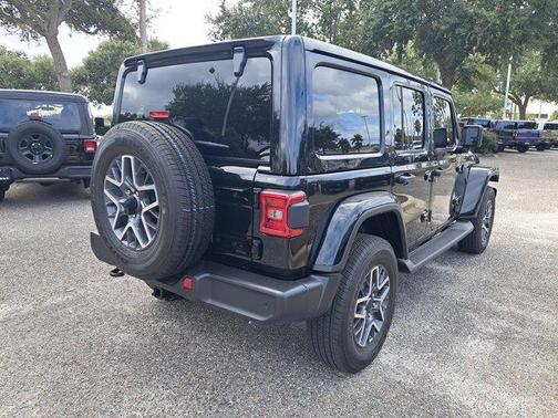 2025 Jeep Wrangler 4-Door Sahara 4x4