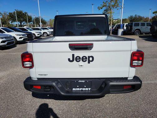 2026 Jeep Gladiator Sport