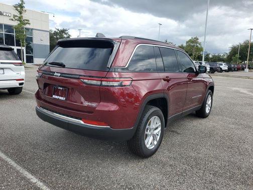 2025 Jeep Grand Cherokee Laredo