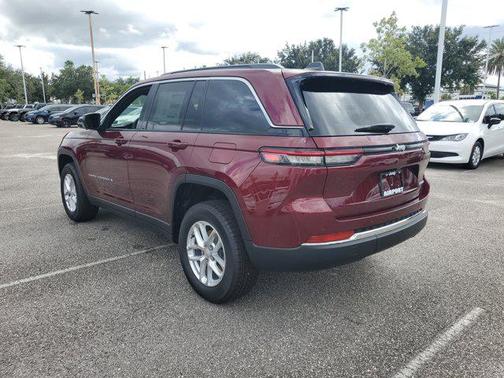 2025 Jeep Grand Cherokee Laredo