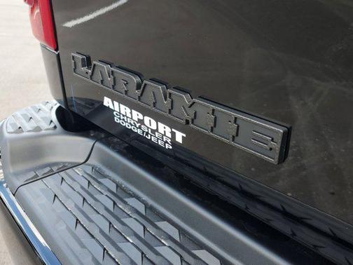 Diamond Black Crystal Pearlcoat 2026 RAM 3500 Laramie Crew Cab 4x4 8' Box