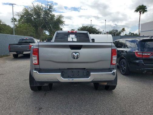 2022 RAM 3500 Tradesman Crew Cab 4x4 8' Box