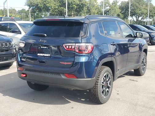 Fathom Blue Pearl Coat 2026 Jeep Compass Trailhawk