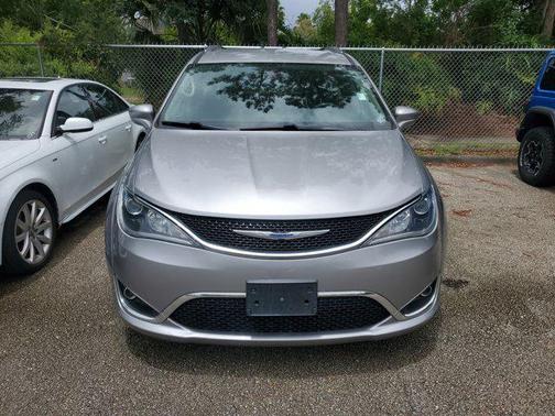 2018 Chrysler Pacifica Touring-L