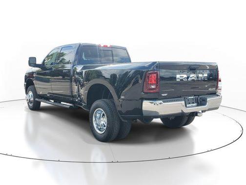 Diamond Black Crystal Pearlcoat 2026 RAM 3500 Tradesman Crew Cab 4x4 8' Box