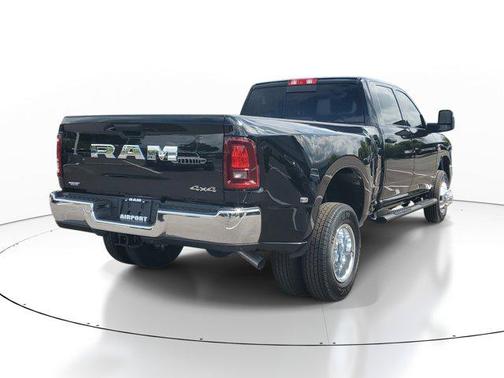 Diamond Black Crystal Pearlcoat 2026 RAM 3500 Tradesman Crew Cab 4x4 8' Box