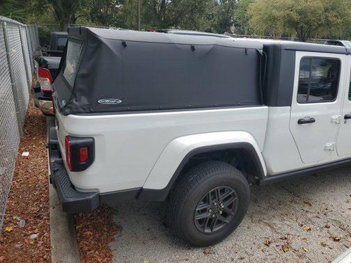 2024 Jeep Gladiator Sport S