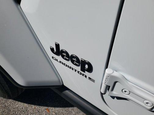 2024 Jeep Gladiator Sport S