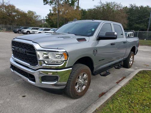2022 RAM 2500 Tradesman Crew Cab 4x4 6'4' Box