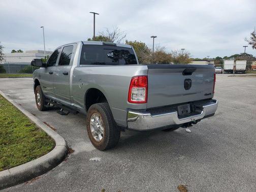 2022 RAM 2500 Tradesman Crew Cab 4x4 6'4' Box
