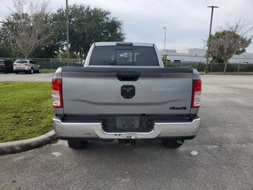 2022 RAM 2500 Tradesman Crew Cab 4x4 6'4' Box