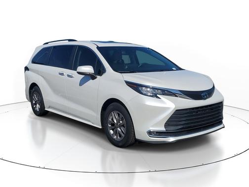 Wind Chill Pearl 2023 Toyota Sienna XLE
