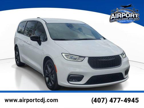 Bright White Clearcoat 2026 Chrysler Pacifica L