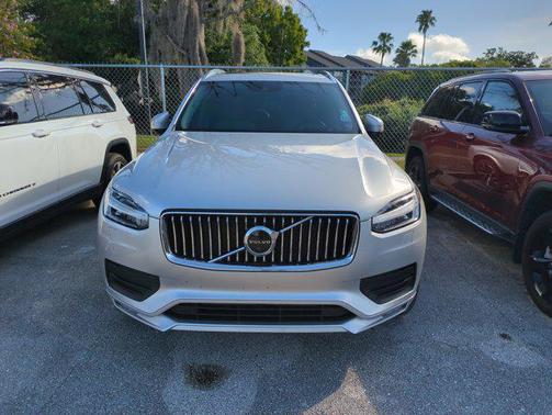 2022 Volvo XC90 T6 Momentum