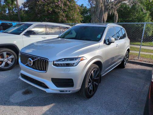 2022 Volvo XC90 T6 Momentum