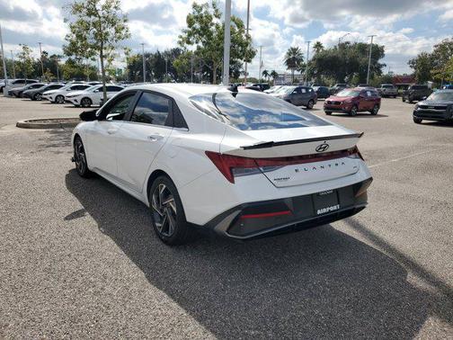 2024 Hyundai ELANTRA HEV Limited