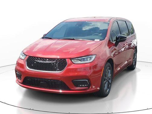 Red Hot Pearlcoat 2026 Chrysler Pacifica L