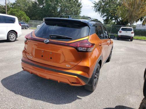 2022 Nissan Kicks SR