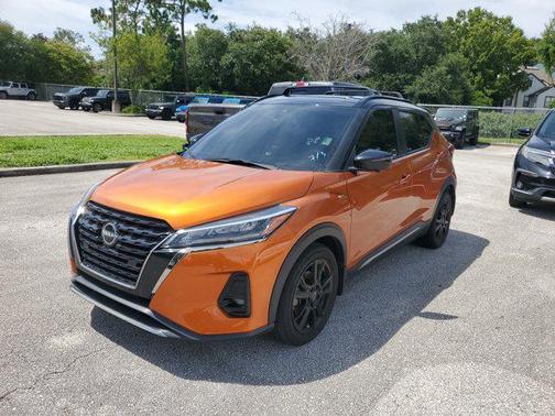 2022 Nissan Kicks SR