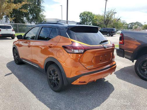 2022 Nissan Kicks SR