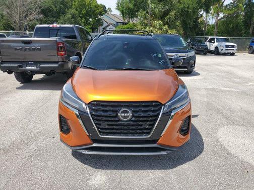 2022 Nissan Kicks SR