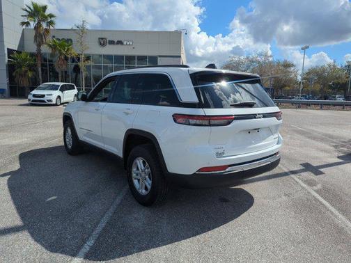 2025 Jeep Grand Cherokee Laredo