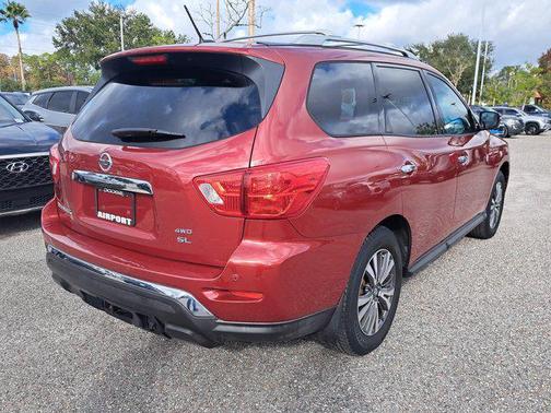 2017 Nissan Pathfinder SL