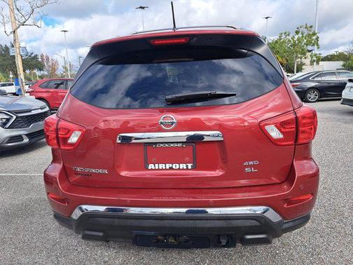 2017 Nissan Pathfinder SL