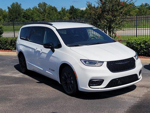 2025 Chrysler Pacifica L