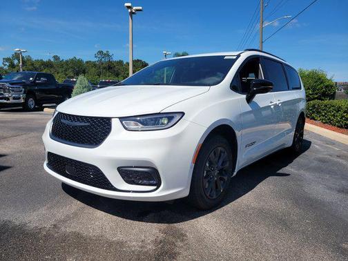 2025 Chrysler Pacifica L