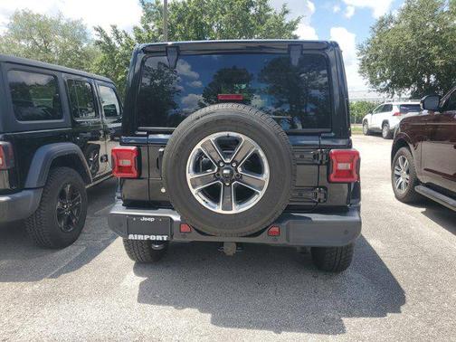 Black Clearcoat 2019 Jeep Wrangler Unlimited Sahara