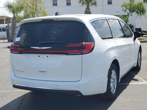 2025 Chrysler Pacifica L