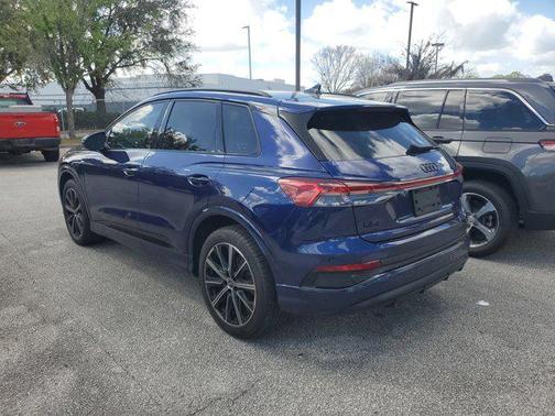 2022 Audi e-tron Premium Plus