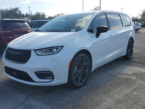 2026 Chrysler Pacifica L