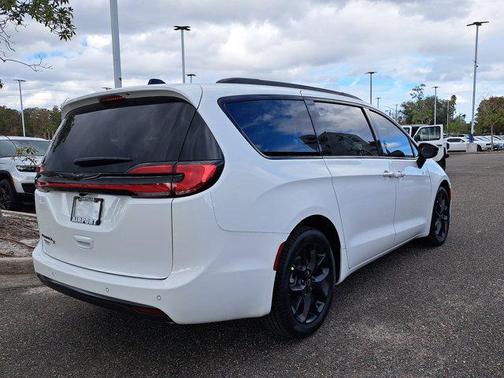 2026 Chrysler Pacifica L