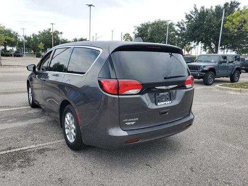 2023 Chrysler Voyager LX